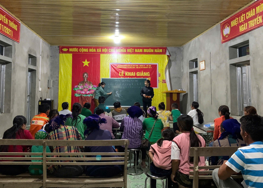 Hình ảnh lớp học xóa mù chữ cho người dân vùng cao ở xã Dào San, tỉnh Lai Châu. Ảnh: NVCC.