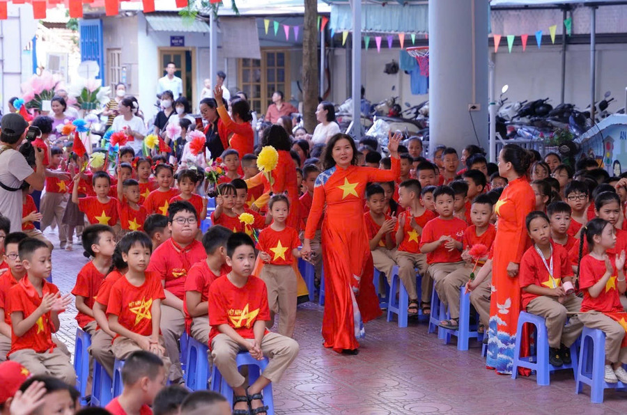 Chào đón học sinh lớp Một trong niềm vui, hân hoan ngày khai giảng. img-2529.jpg