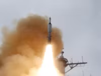 Mục đích bí ẩn của Mỹ khi cho tiêm kích F/A-18 mang tên lửa SM-6