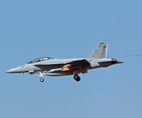 Mục đích bí ẩn của Mỹ khi cho tiêm kích F/A-18 mang tên lửa SM-6