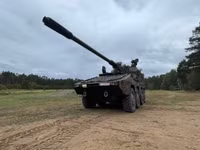 Hàng loạt pháo tự hành RCH 155 tối tân chuẩn bị tham chiến