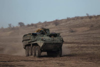 Lính dù Lviv trình làng xe bọc thép chở quân Stryker
