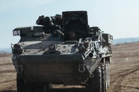 Lính dù Lviv trình làng xe bọc thép chở quân Stryker