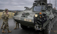 Lính dù Lviv trình làng xe bọc thép chở quân Stryker