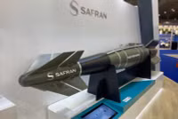 Bom lượn mới nặng 900 kg, tầm xa tới 200 km