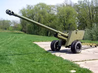 Binh sĩ mang pháo chống tăng 'đồ cổ' BS-3 từ bảo tàng ra chiến đấu