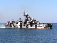 Tàu tên lửa đệm khí Samum đẩy lùi cuộc tấn công của tàu cảm tử