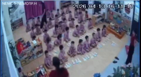 Cháu bé 5 tuổi nghi bị cô giáo tác động vào đầu. (Ảnh cắt từ clip)
