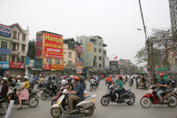 Như mỹ nữ, đường Trường Chinh uốn lượn đường cong! ảnh 1 Tháng 9/2013, đường Trường Chinh mở rộng được khởi công, điểm đầu từ phố Vương Thừa Vũ, nối tiếp với đầu đường Trường Chinh giáp với Ngã Tư Sở. Sau 5 tháng thi công, đã khánh thành một đoạn khoảng 100m, từ đầu ngã tư Trường Chinh - Tôn Thất Tùng nối vớiđoạn qua đất thuộc Quân Chủng Phòng không Không quân.