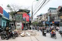 Như mỹ nữ, đường Trường Chinh uốn lượn đường cong! ảnh 3 Tháng 9/2013, đường Trường Chinh mở rộng được khởi công, điểm đầu từ phố Vương Thừa Vũ, nối tiếp với đầu đường Trường Chinh giáp với Ngã Tư Sở. Sau 5 tháng thi công, đã khánh thành một đoạn khoảng 100m, từ đầu ngã tư Trường Chinh - Tôn Thất Tùng nối vớiđoạn qua đất thuộc Quân Chủng Phòng không Không quân.