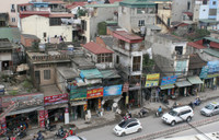 Như mỹ nữ, đường Trường Chinh uốn lượn đường cong! ảnh 4 Tháng 9/2013, đường Trường Chinh mở rộng được khởi công, điểm đầu từ phố Vương Thừa Vũ, nối tiếp với đầu đường Trường Chinh giáp với Ngã Tư Sở. Sau 5 tháng thi công, đã khánh thành một đoạn khoảng 100m, từ đầu ngã tư Trường Chinh - Tôn Thất Tùng nối vớiđoạn qua đất thuộc Quân Chủng Phòng không Không quân.