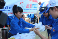 Những suất cơm trưa ấm lòng sĩ tử ảnh 6 Những suất cơm trưa ấm lòng sĩ tử ảnh 6