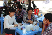 Những suất cơm trưa ấm lòng sĩ tử ảnh 11 Những suất cơm trưa ấm lòng sĩ tử ảnh 11