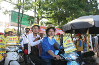 Đội nắng nóng gay gắt tiếp sức mùa thi ảnh 3 Đội nắng nóng gay gắt tiếp sức mùa thi ảnh 3