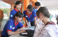 Đội nắng nóng gay gắt tiếp sức mùa thi ảnh 6 Đội nắng nóng gay gắt tiếp sức mùa thi ảnh 6