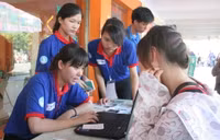 Đội nắng nóng gay gắt tiếp sức mùa thi ảnh 6