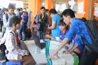 Đội nắng nóng gay gắt tiếp sức mùa thi ảnh 7