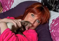 Cặp đôi ngủ chung giường với rắn, chồn hôi 2