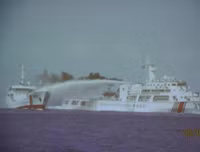 Xem tàu hải cảnh Trung Quốc điên cuồng đâm tàu Việt Nam ảnh 3