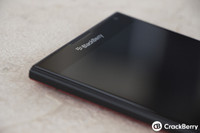 BlackBerry Passport màu trắng và đỏ đẹp lung linh trong bộ ảnh chất lượng cao