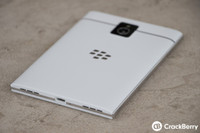BlackBerry Passport màu trắng và đỏ đẹp lung linh trong bộ ảnh chất lượng cao