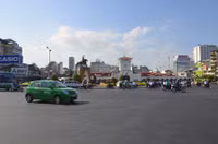 Ánh nắng chói chang ở khu vực trung tâm thành phố.