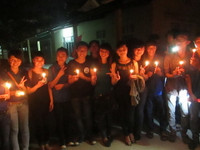 Sinh viên Huế hưởng ứng giờ trái đất ảnh 5