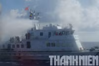 Pháo lớn trên tàu 44103 của Trung Quốc mở bạt, ở trạng thái sẵn sàng nhả đạn