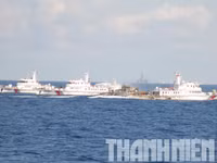 Pháo lớn trên tàu 44103 của Trung Quốc mở bạt, ở trạng thái sẵn sàng nhả đạn