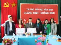 Trao 24.000 ly sữa cho học sinh Quảng Bình ảnh 4