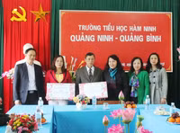 Trao 24.000 ly sữa cho học sinh Quảng Bình ảnh 4