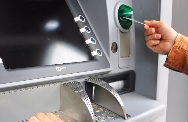 Việc chi trả các chế độ BHXH sẽ qua phương tiện thanh tóa không dùng tiền mặt (ảnh nguồn internet)