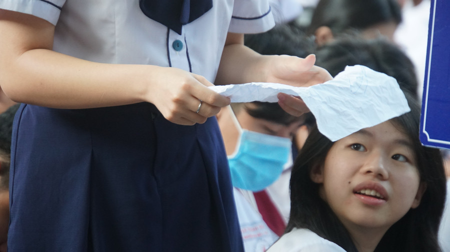 Hình ảnh tờ giấy trắng bị vò nát để nói về những nạn nhân của bạo lực tinh thần. Ảnh: MT. Hình ảnh tờ giấy trắng bị vò nát để nói về những nạn nhân của bạo lực tinh thần. Ảnh: MT.