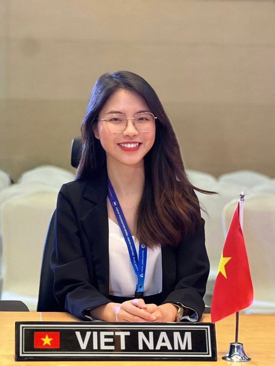 Châu Anh tham dự Hội nghị mô phỏng Hội nghị thượng đỉnh ASEAN - Nhật Bản năm 2023 tại Jarkata, Indonesia. (Ảnh: NVCC) Châu Anh tham dự Hội nghị mô phỏng Hội nghị thượng đỉnh ASEAN - Nhật Bản năm 2023 tại Jarkata, Indonesia. (Ảnh: NVCC)