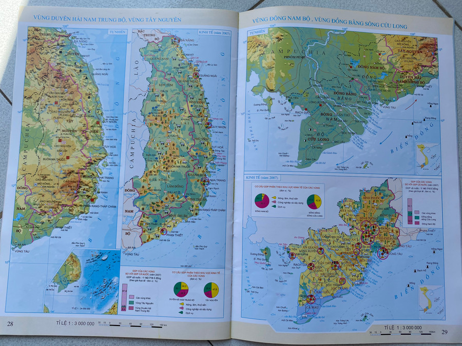 Đề tham khảo môn Địa lí mà Bộ GD&amp;ĐT vừa công bố, phần lớn câu hỏi tập trung ở chương trình lớp 12. Câu hỏi thường tập trung nhiều vào khai thác Atlat Địa lí Việt Nam. Ảnh: Hoàng Vinh.