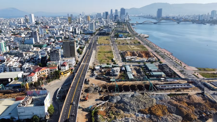 Ngày 14/7 vừa qua, cầu vượt đường 2 tháng 9 chính thức đưa vào sử dụng, tăng năng lực lưu thông của phương tiện qua nút.