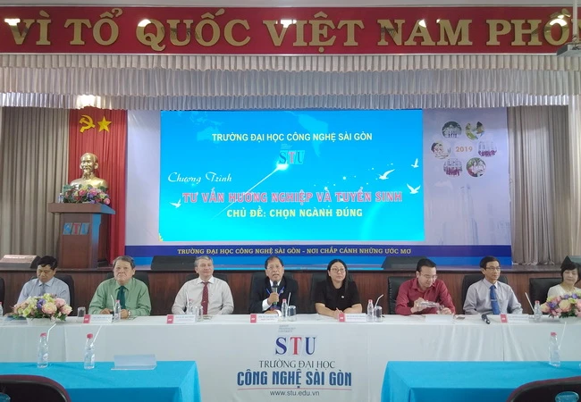 Quang cảnh các thành viên Ban tư vấn tham dự ngày hội.