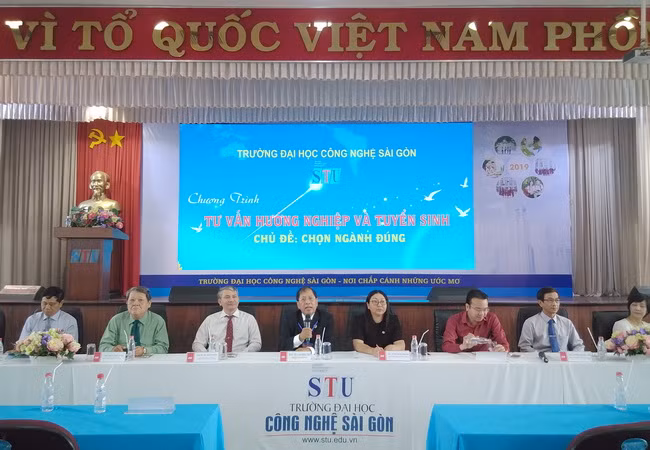 Quang cảnh các thành viên Ban tư vấn tham dự ngày hội.