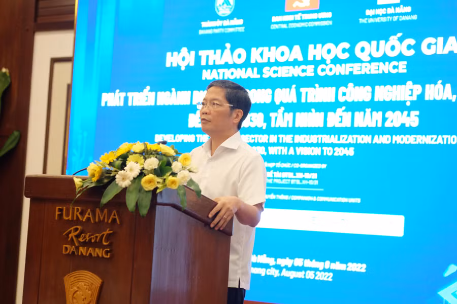 Đồng chí Trần Tuấn Anh - Ủy viên Bộ Chính trị, Trưởng ban Kinh tế Trung ương kết luận tại Hội thảo.