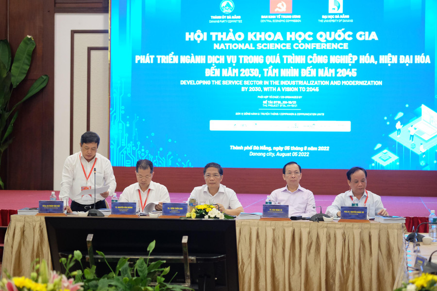 Các đại biểu chủ trì buổi Hội thảo. Các đại biểu chủ trì buổi Hội thảo.