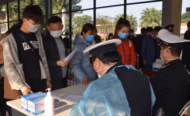 Bộ LĐ-TB&XH khuyến cáo các doanh nghiệp lùi thời gian xuất cảnh