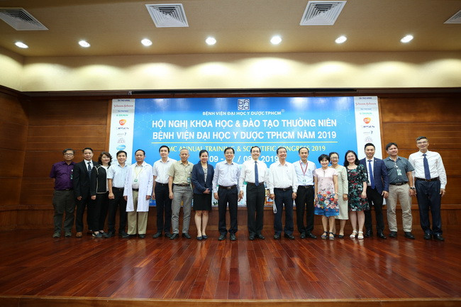 Các đại biểu chụp hình lưu niệm tại hội nghị Các đại biểu chụp hình lưu niệm tại hội nghị
