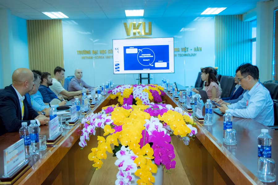 Các đại biểu tại phiên thảo luận bàn tròn. (Ảnh: Hoàng Vinh) Các đại biểu tại phiên thảo luận bàn tròn. (Ảnh: Hoàng Vinh)