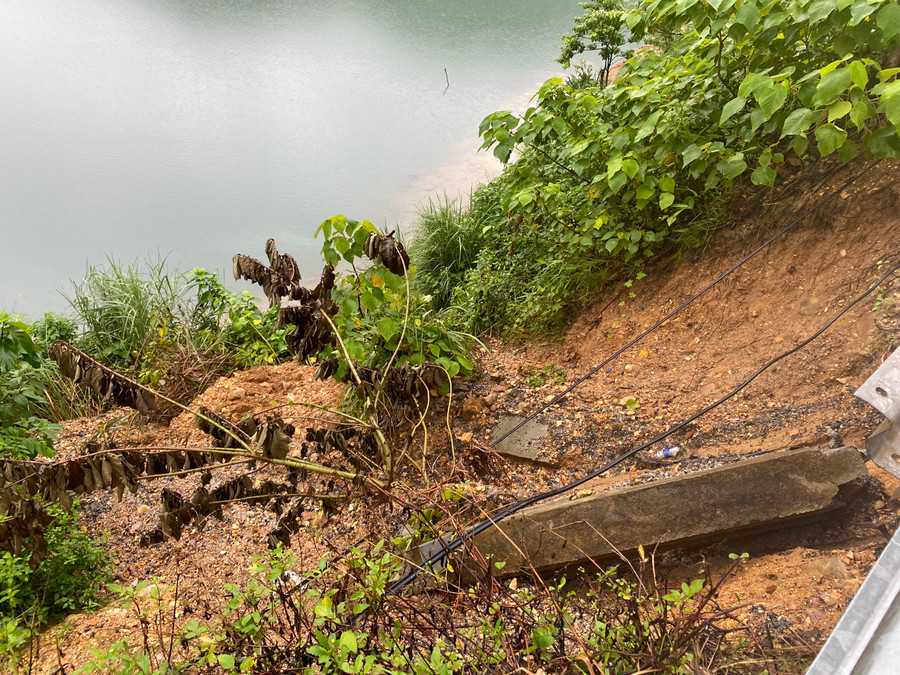 Riêng vị trí sạt lở taluy âm đoạn đèo La Ngà xuất hiện sau đợt mưa lớn vừa qua, Ban đã báo cáo Sở GTVT và UBND TP. Hiện TP đã có dự án kiên cố và làm thủ tục đầu tư đoạn này. (Ảnh: Hoàng Vinh)