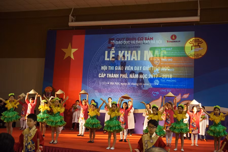 Văn nghệ chào mừng