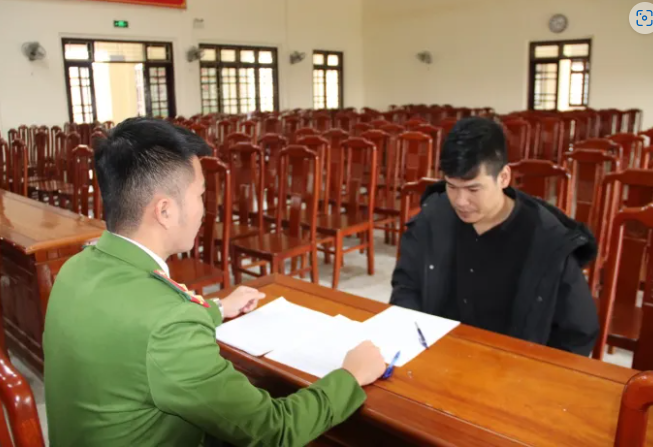 Đối tượng Nguyễn Văn Cường tại cơ quan công an. Ảnh: CAQB. Đối tượng Nguyễn Văn Cường tại cơ quan công an. Ảnh: CAQB.