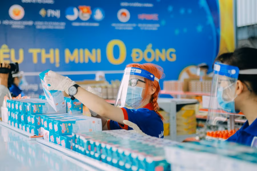 Hàng sẽ được chuyển đến khu ký túc xá cho từng bạn sinh viên để đảm bảo phòng dịch Covid-19