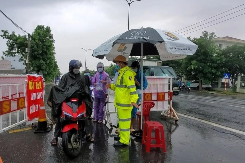 Kiểm soát người ra vào Đà Nẵng. 