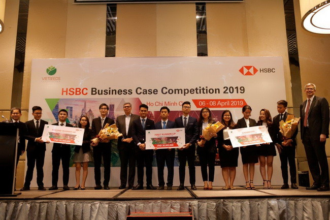 Ban tổ chức trao giải thưởng cho các đội xuất sắc nhất cuộc thi năm 2019. Ban tổ chức trao giải thưởng cho các đội xuất sắc nhất cuộc thi năm 2019.