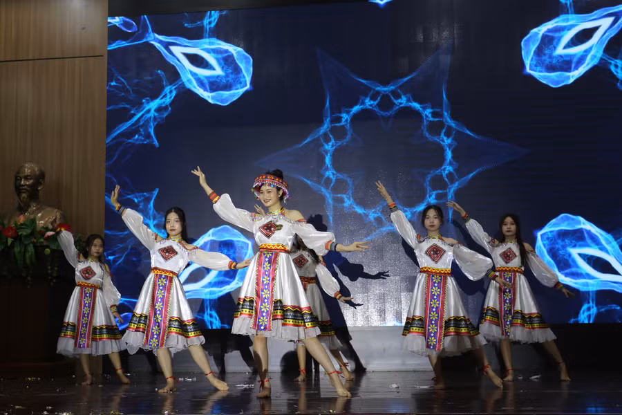 Tại vòng bán kết, các thí sinh phải trải qua phần thi tài năng.